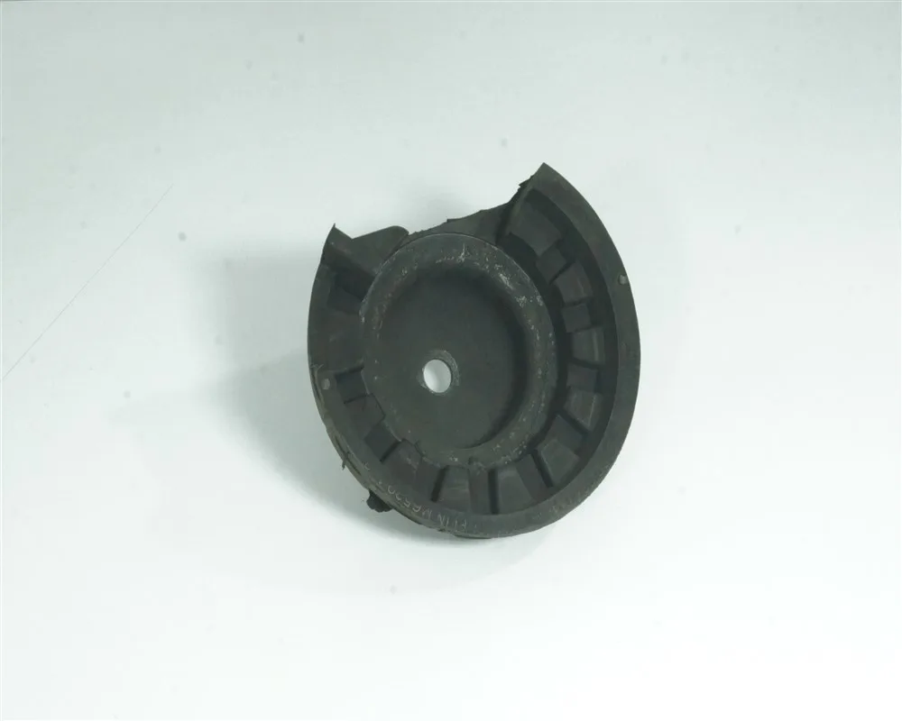 Trafic 2 Trafic 3 Ön Amortisör Suportu 8200904006