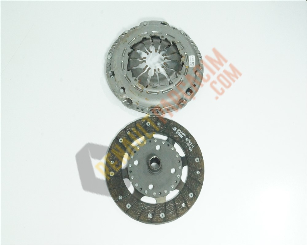 Megane 4 Kadjar Duster Euro 6 Debriyaj Seti 302054477R 302051190R 302055884R